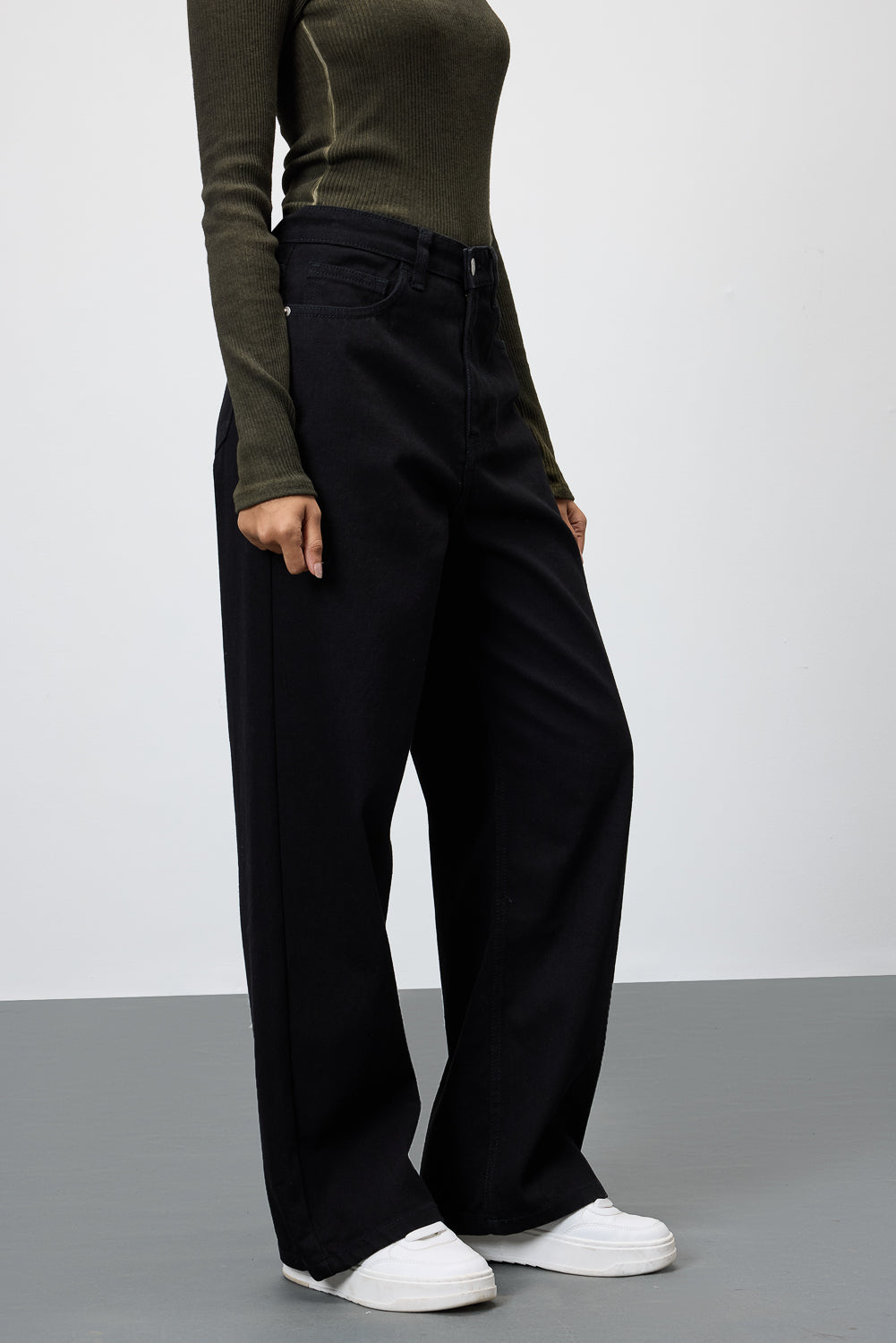 Onyx Cropped Women's Wide Jeans