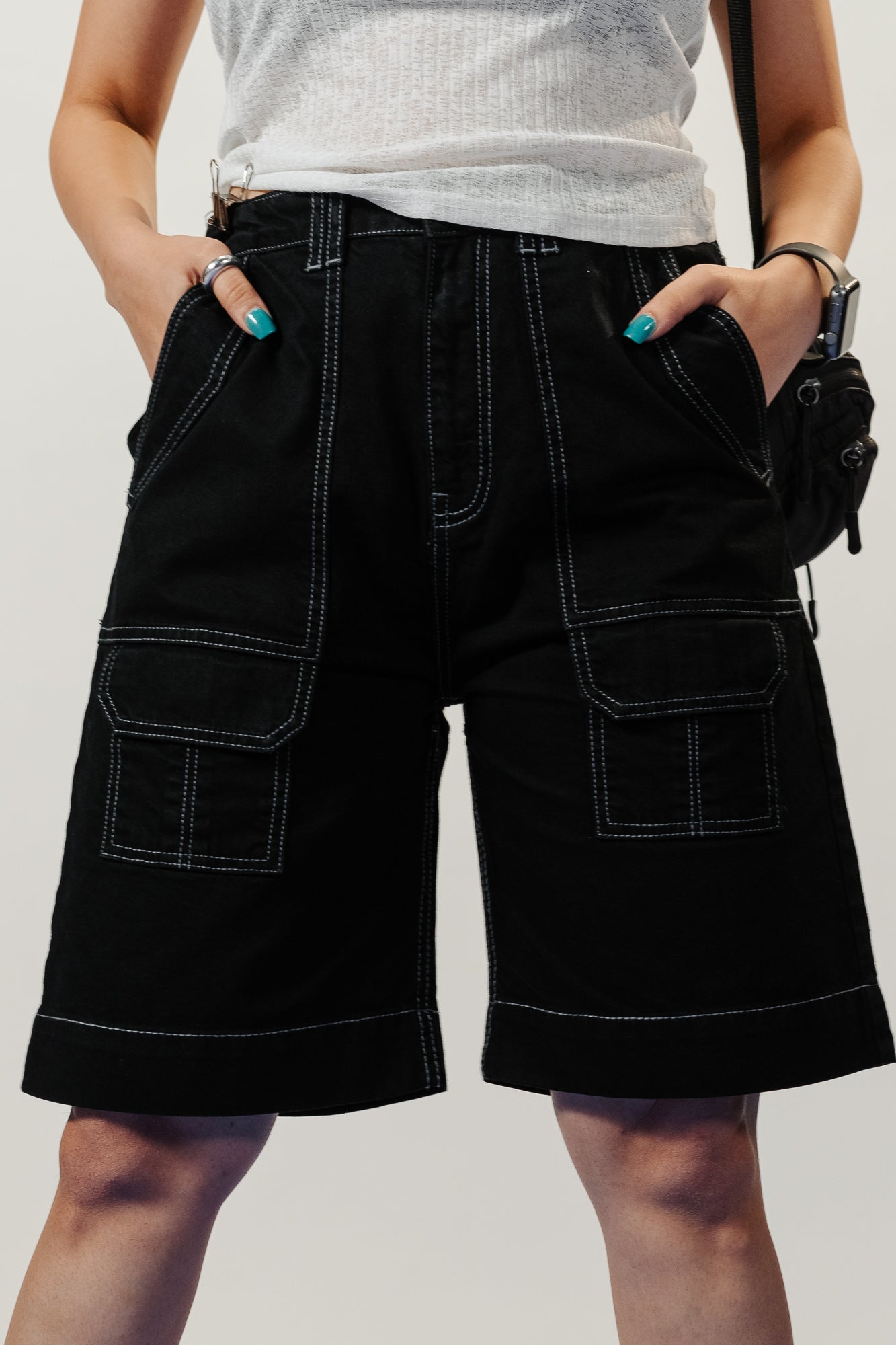 Denim Contrast Stitch Curve Black Shorts
